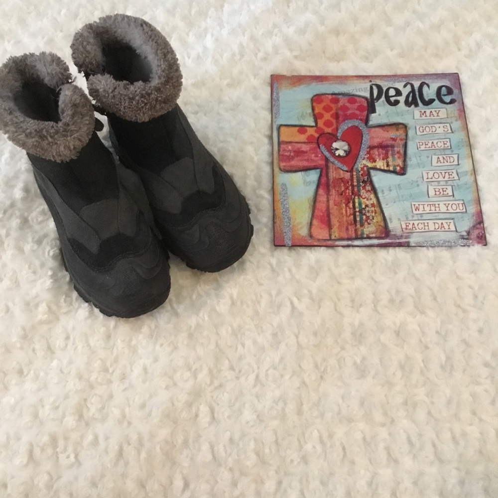 Snow boots